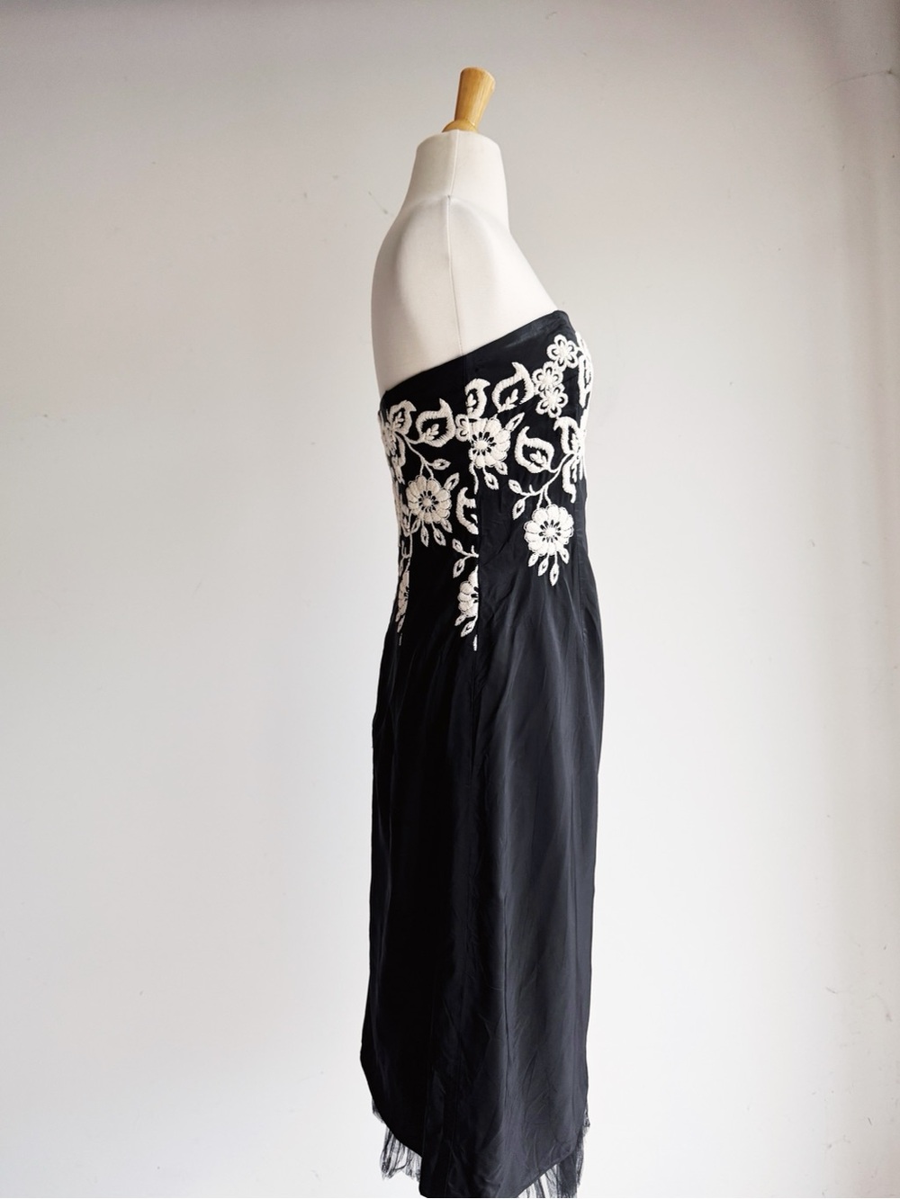 Vintage Laundry Shelli Segal Black Embroidered Strapless Dress 8 Y2K - Picture 3 of 5